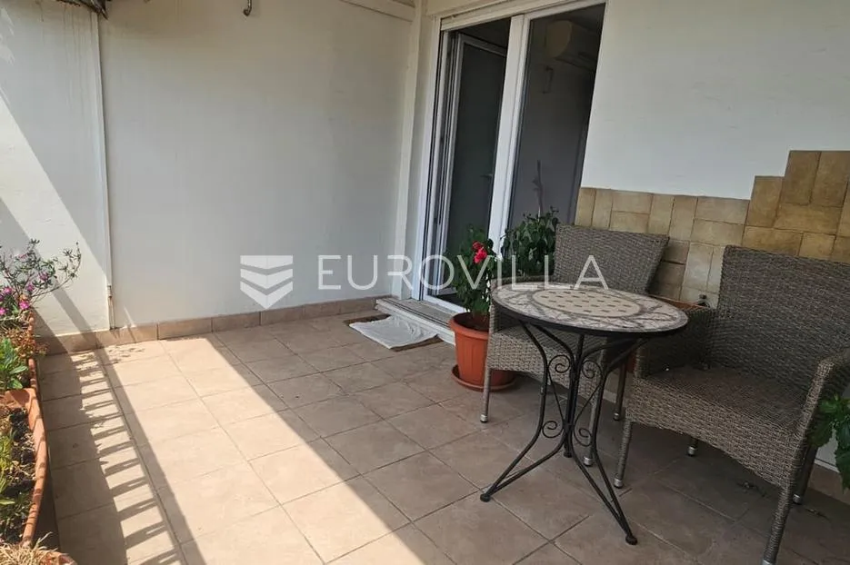 split, žnjan komforan trosoban stan od 99,8 m² južne orijentacije s pogledom na more - slika 13