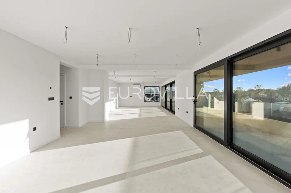 istra, poreč, novogradnja, prostrani penthouse sa krovnom terasom, odlična lokacija - slika 5