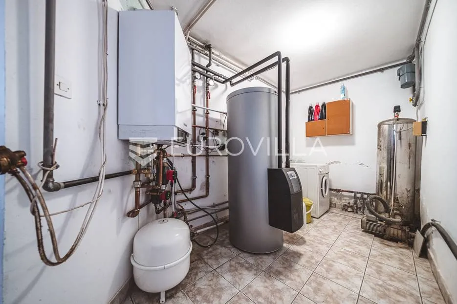 zagreb, botinec, prekrasna kuća 400m2 na zemljištu 2600m2 - slika 12