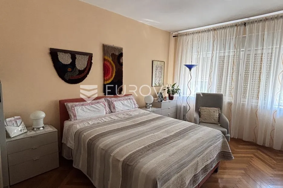 pula, centar, dvosoban stan na traženoj lokaciji s dva balkona - slika 5
