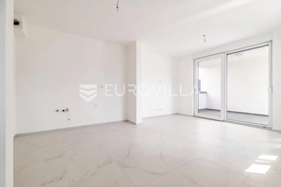 Zagreb, Blato, trosoban stan s vrtom u prizemlju moderne novogradnje, 63 m²