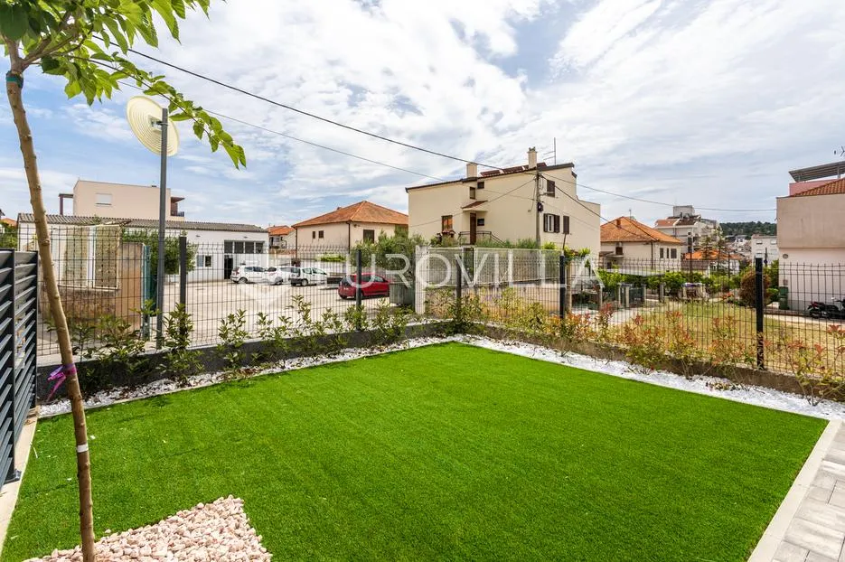 trogir, prizemnica s vrtom i dva parkirna mjesta, prvo useljenje - slika 13