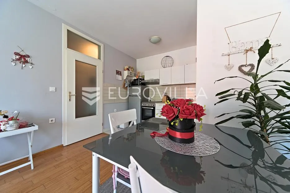 osijek, gornji grad, prodaja elegantnog dvosobnog stana u novijoj zgradi, površine 47,36 m² - slika 5