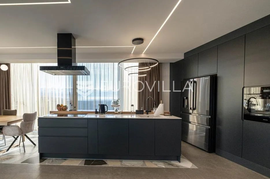opatija, prekrasan penthause 228 m² s besprijekornim pogledom - slika 2