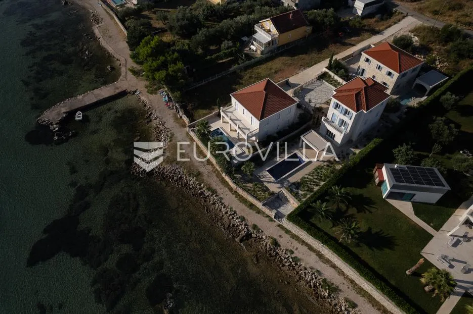 otok pašman, dobropoljana, klasična kamena vila u prvom redu do mora - slika 5