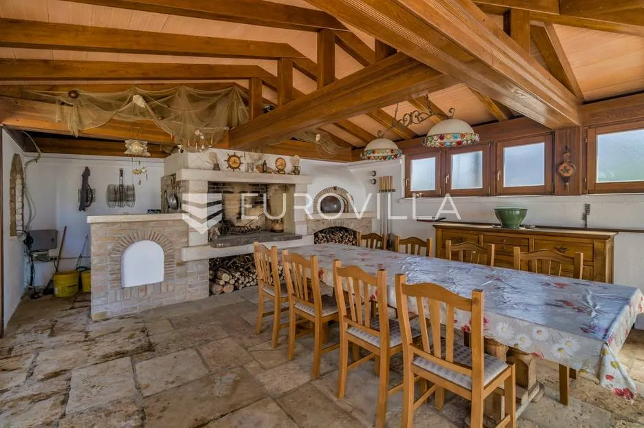 istra, umag - unikatna villa nkp 400 m2 na svega 30 m od mora - slika 19