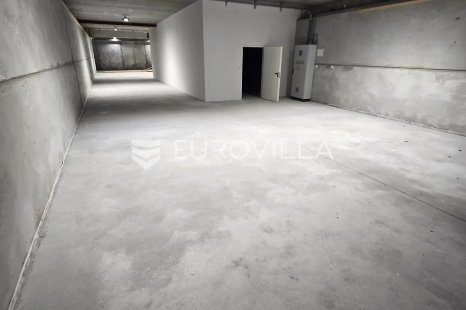 ivanić grad proizvodno skladišni prostor hala 514m2 na zemljištu 4163m2 - slika 10