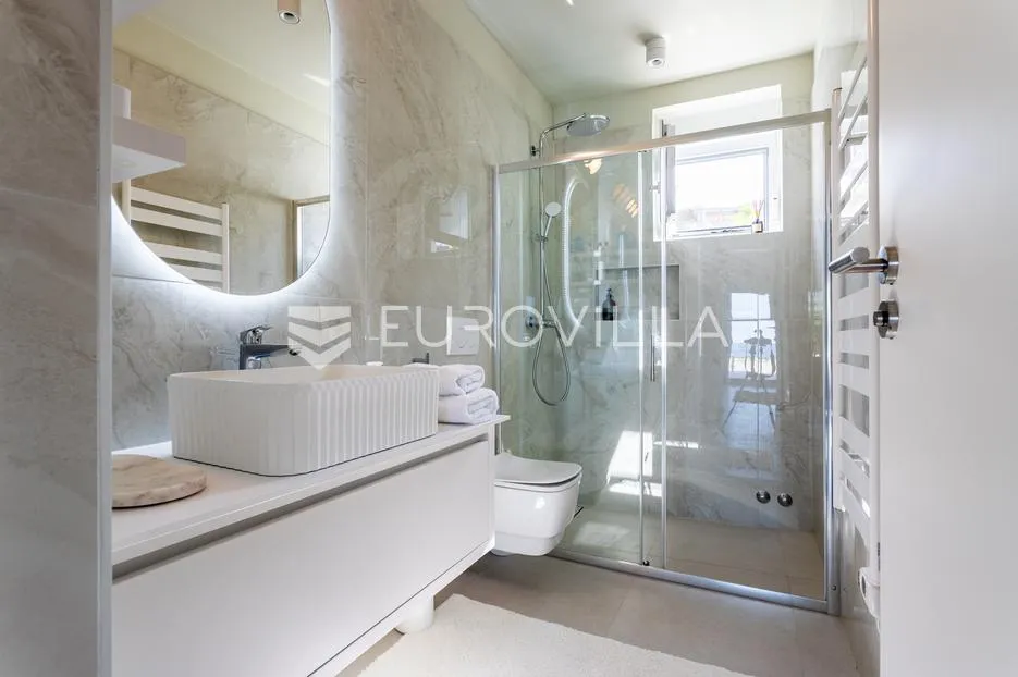 rogoznica, ražanj, prekrasna kuća s bazenom i pogledom na more, 390,51 m² - slika 11