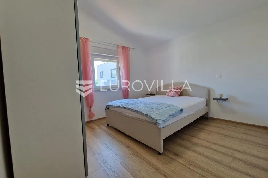 vir, moderan trosoban apartman u centru vira, 600 m od plaže - slika 19