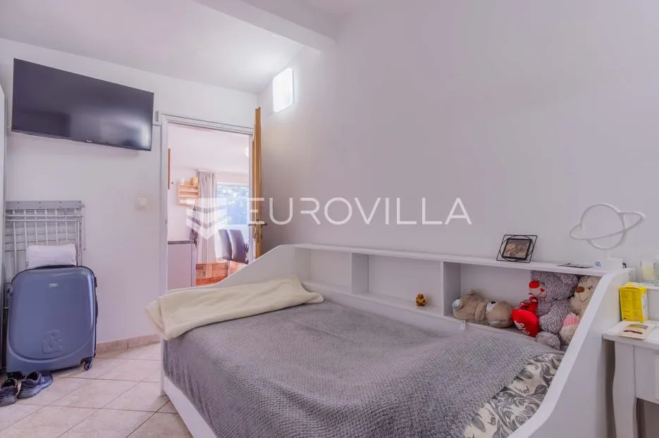 pula, valdebek, samostojeća vila s četiri zasebne stambene jedinice i maselnikom - slika 44