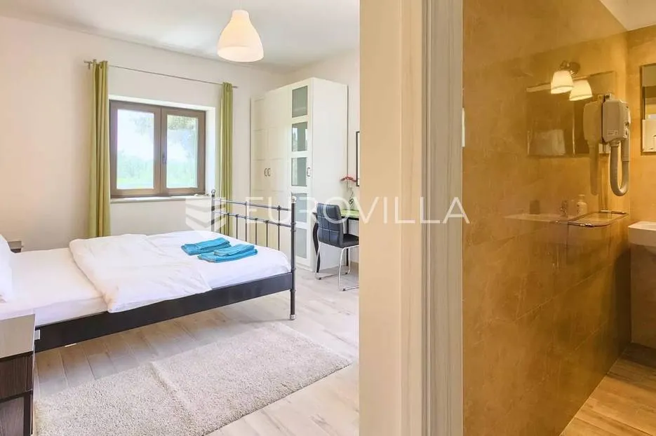 istra, bale, vila s bazenom na imanju od 30.000 m2 u osami - slika 25