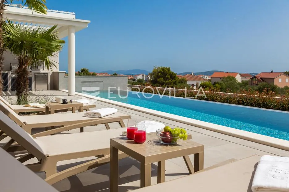 vodice, moderna vila s bazenom i pogledom na more, 332,92 m² - slika 23