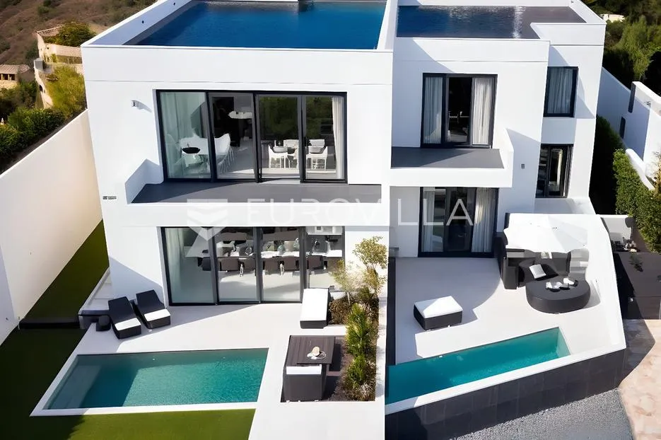 Tisno, moderna dvojna kuća s bazenom, 150 m od mora, novogradnja 107.47 m²