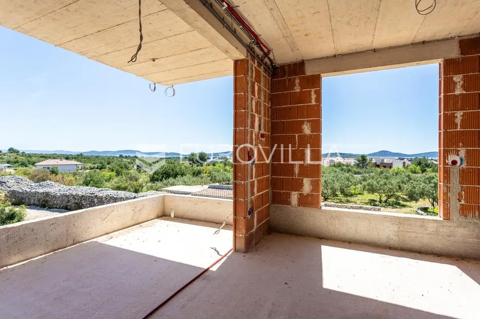 vodice, premium vila s bazenom i jacuzzijem u izgradnji, zemljište 600 m² - slika 14