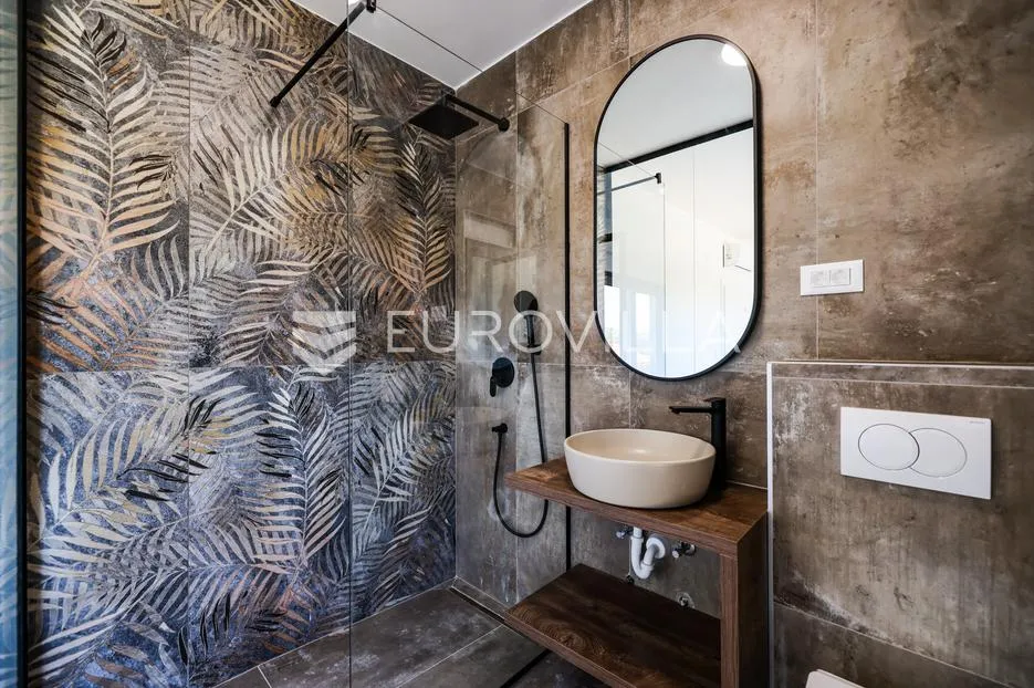 zadar, privlaka, trosoban stan na prvom katu s pogledom na more 113,95 m² - slika 7