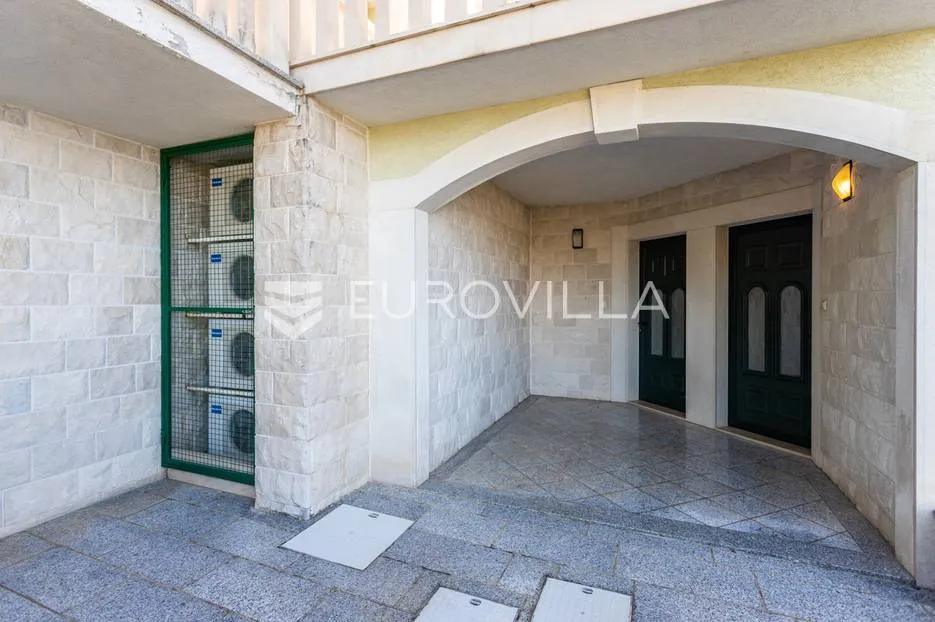 omiš, apartmanska kuća blizu plaže - slika 23