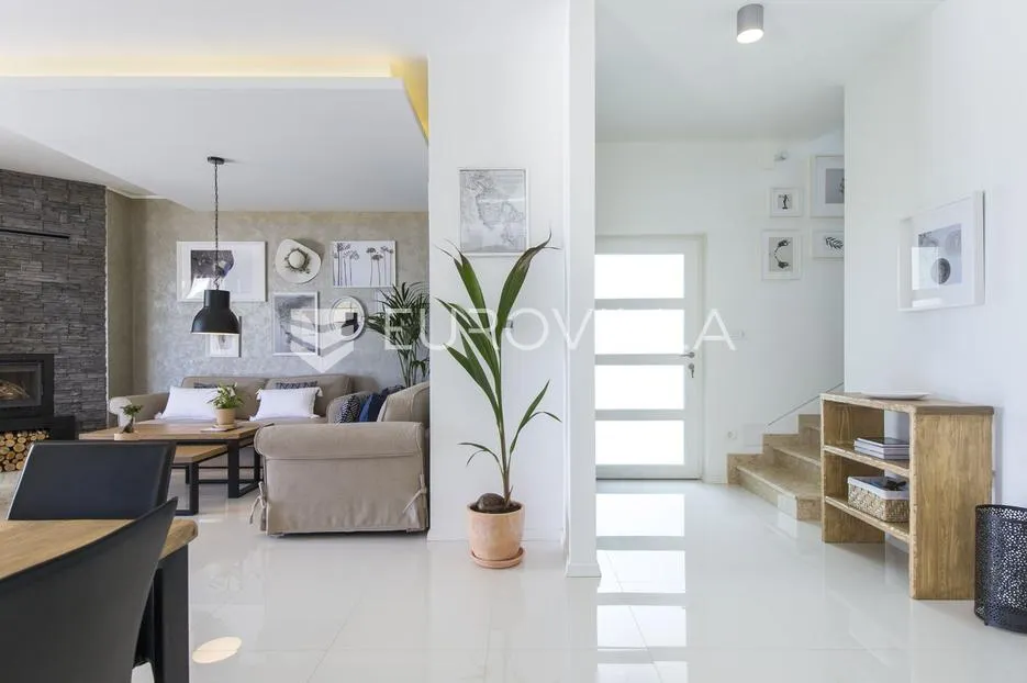 istra, labin, prekrasna vila s pogledom na more prepuna sadržaja - slika 41