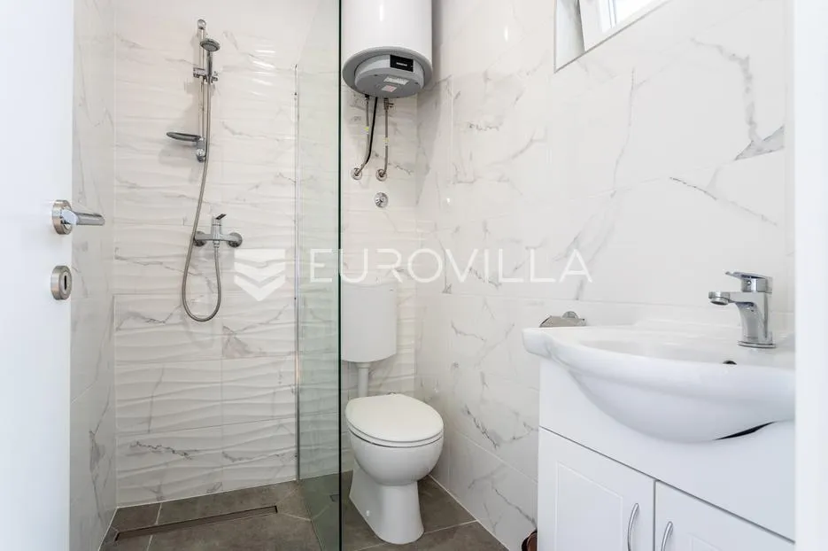 vodice, apartmanska kuća – idealna investicija za turizam! - slika 15