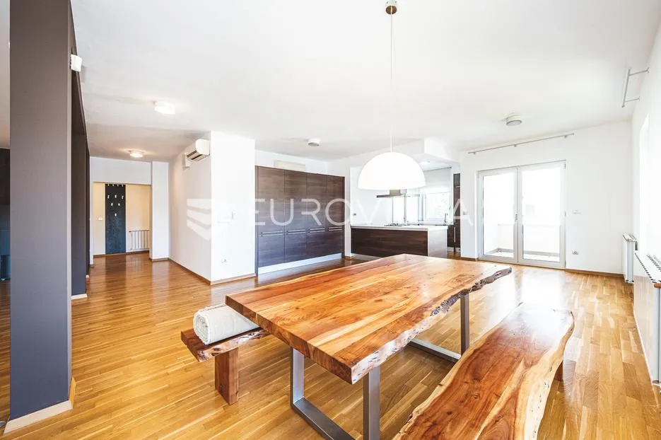 zagreb, jelenovac, prostoran luksuzan četverosoban stan s balkonom i vrtom, te dvije garaže, 202 m² - slika 3