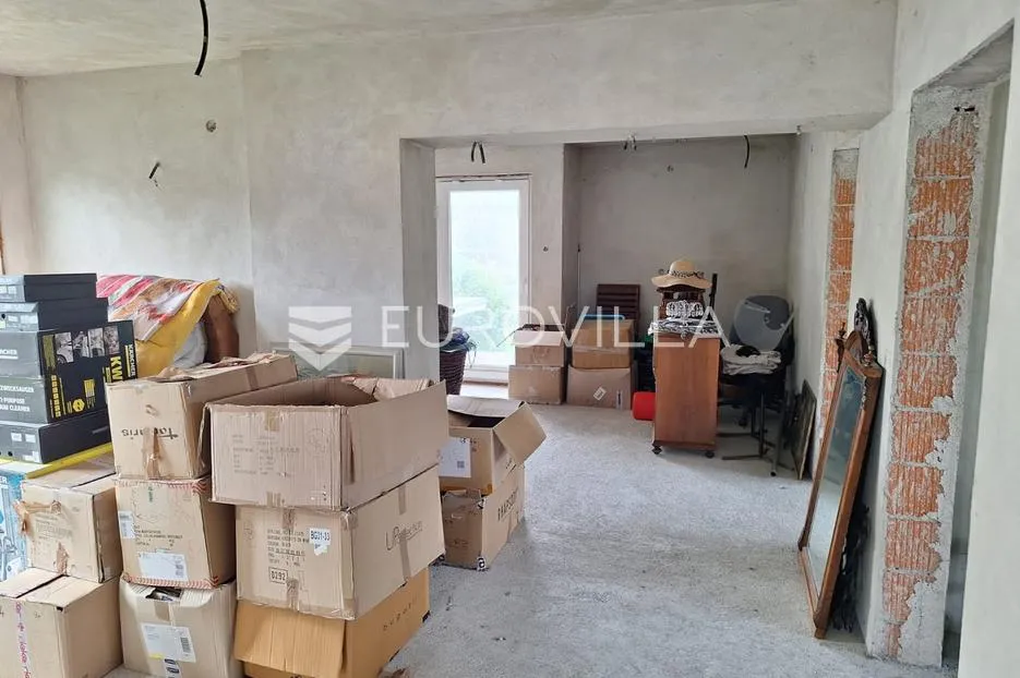 Karlovac, Udbinja, stambena kuća 293 m², 3 stambene jedinice