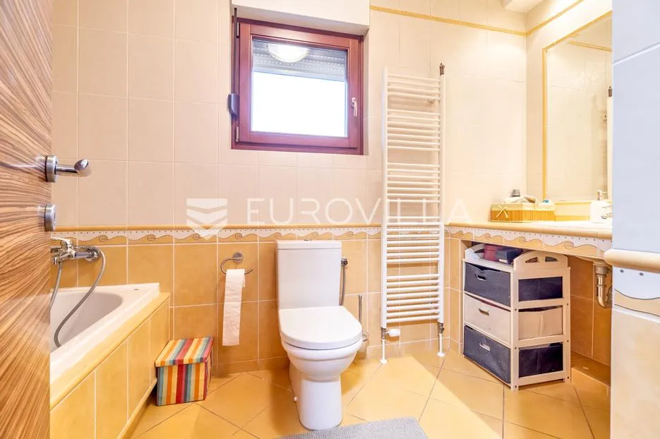 samobor, perivoj, luksuzna obiteljska kuća brp 400 m2 na zemljištu od 1.680 m2 s bazenom - slika 15