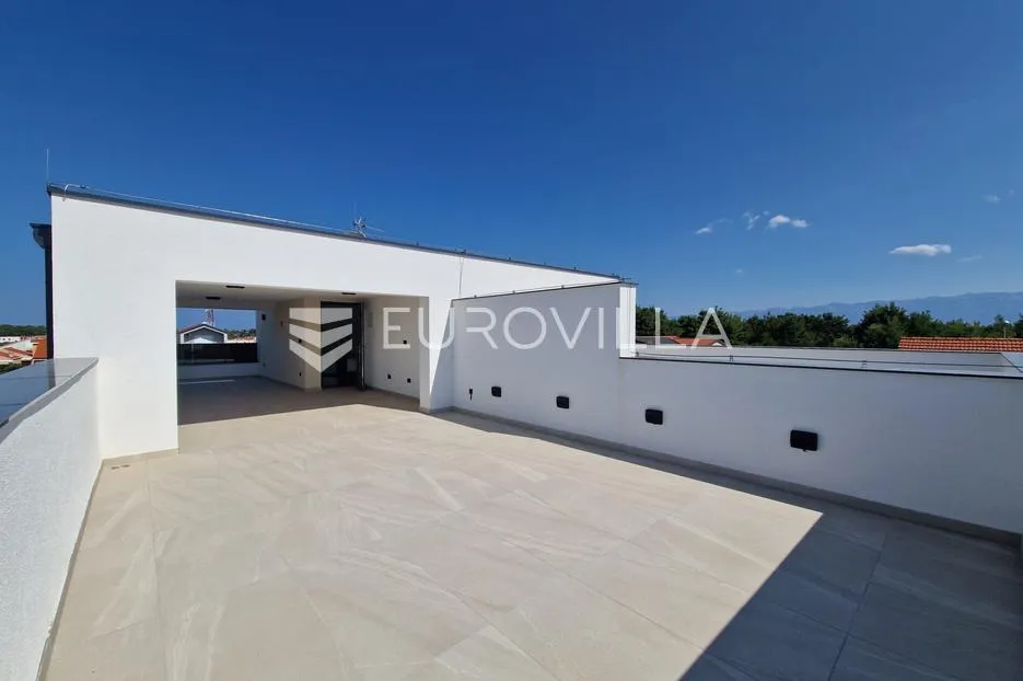 vir, apartman s krovnom terasom, pogled na more - slika 3
