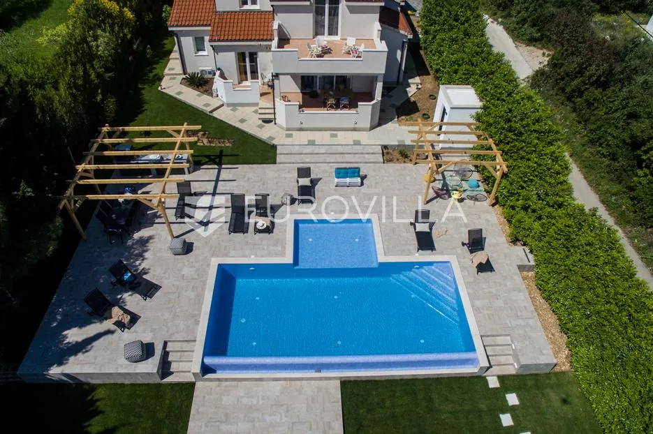 trogir - plano, kuća s bazenom na mirnoj lokaciji - slika 2