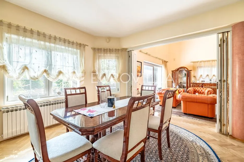 zagreb, bukovac, prekrasna obiteljska samostojeća kuća 380 m², garaža, okućnica - slika 2