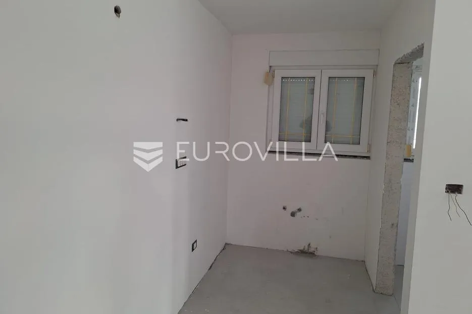 karlovac, tušilović, kuća 420 m², 3 stana - slika 10
