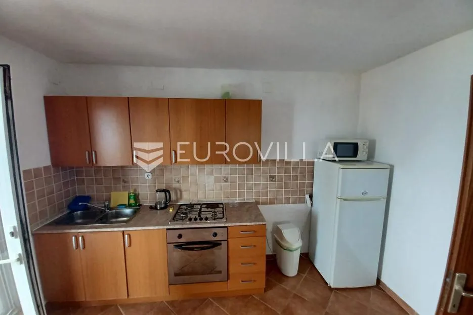 zadar, vir dvojna kuća sa šest apartmana prvi red do mora, površine 228 m² - slika 10
