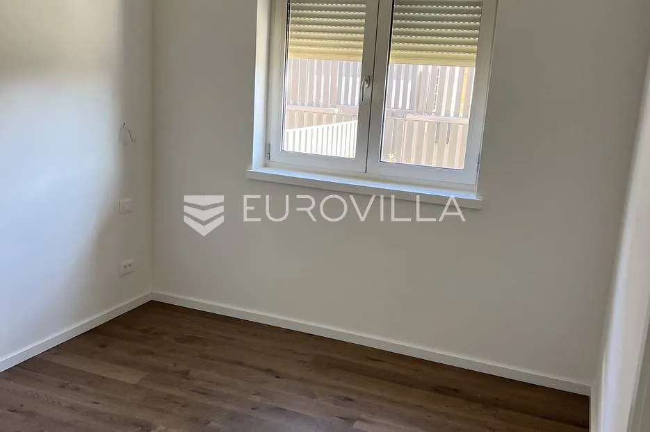 poreč, moderan četverosobni stan od 163 m2 s velikom krovnom terasom - slika 7