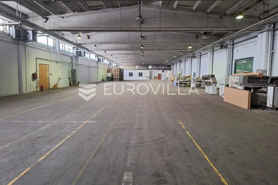 karlovac, ilovac, skladište 6600 m², odlična lokacija - slika 2