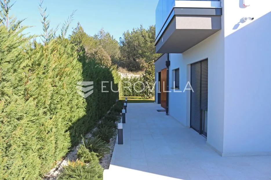šibenik, vila s bazenom, saunom i vrtom dostupna od kolovoza - slika 26