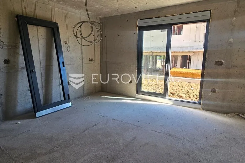 kaštel stari, apartman 55,7 m² na prizemlju s vrtom i parkirnim mjestom - slika 6