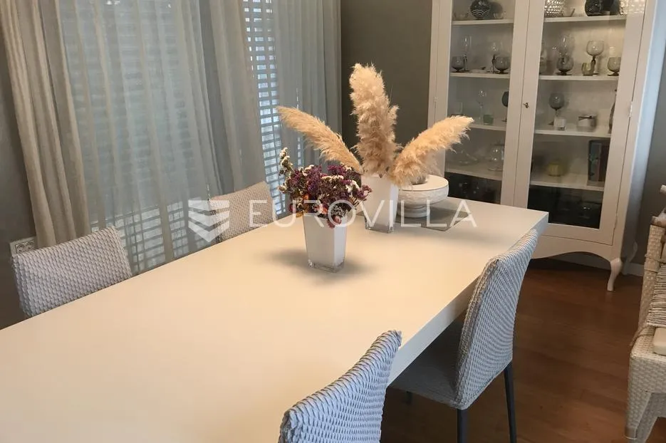 istra, rovinj, luksuzni penthouse nkp 186m2 na super lokaciji s dva garažna mjesta - slika 5