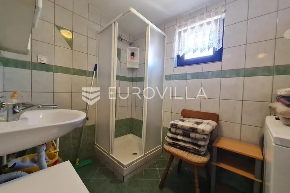 vir, nekretnina na izvrsnoj lokaciji, 40 m od mora, s dva odvojena apartmana - slika 24