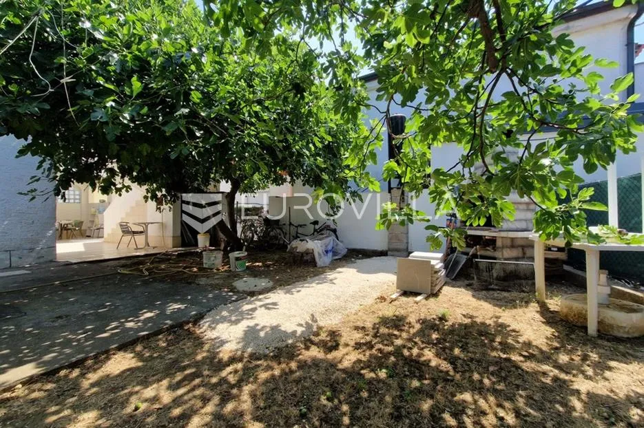 vir, apartmanska kuća s 3 jedinice, velikom okućnicom i potencijalom za bazen blizu centra - slika 5