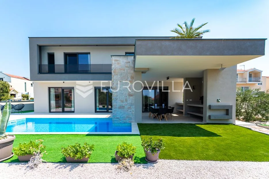 brodarica, moderna vila s bazenom, 283,62 m² - slika 2
