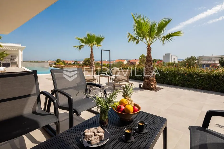 vodice, moderna vila s bazenom i pogledom na more, 332,92 m² - slika 32