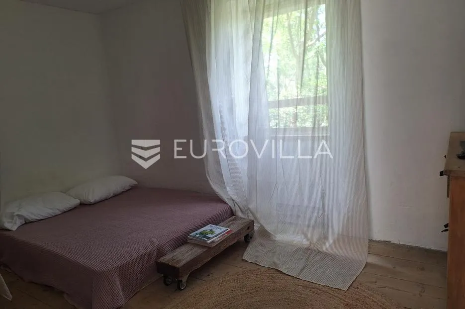 vis, marinje zemlje, samostojeća kamena kuća - slika 6