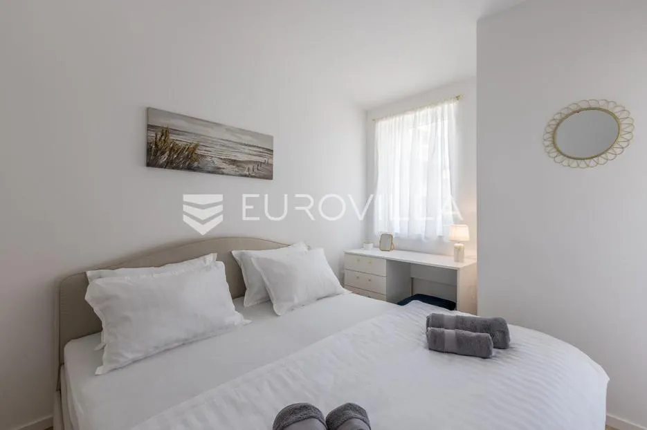 split, gripe, komforan renoviran trosoban stan s garažom - slika 17