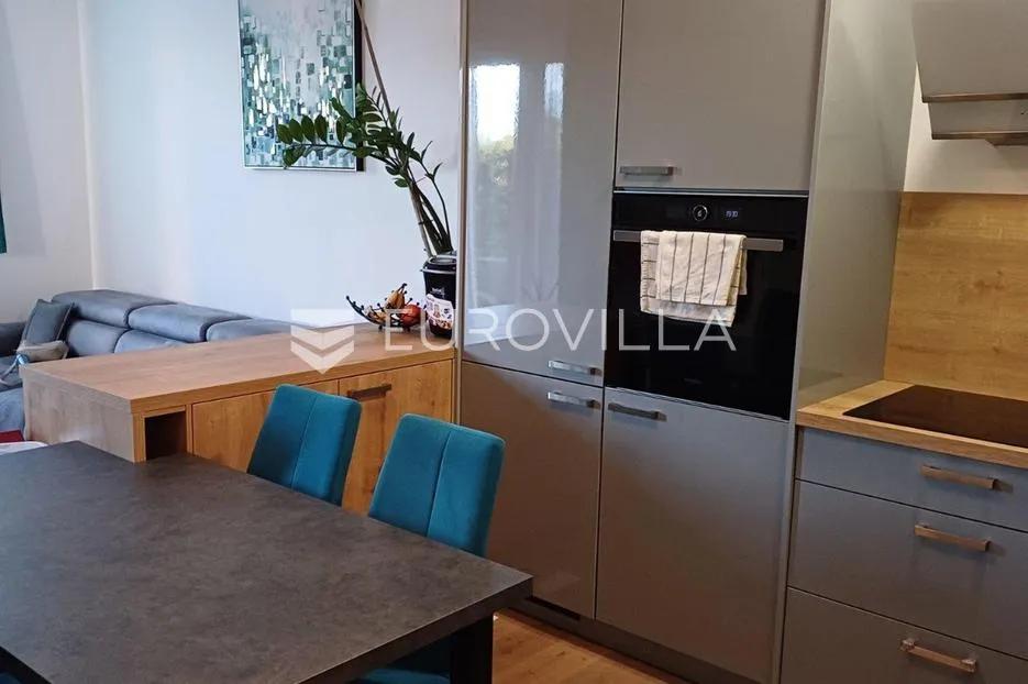 rijeka, srdoči trosoban stan 62 m² s velikom okućnicom - slika 2