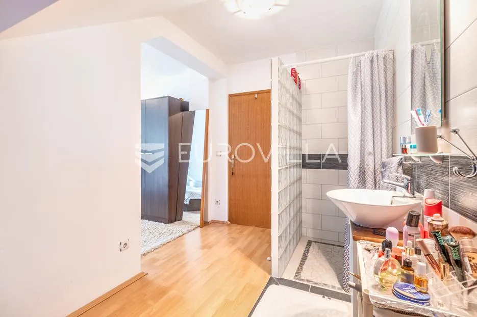 dugo selo, prekrasna samostojeća kuća 243 m² - slika 12