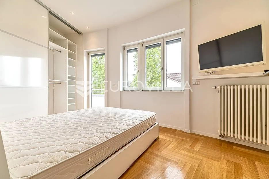 šalata, bijenička, luksuzan četverosoban penthouse - slika 8