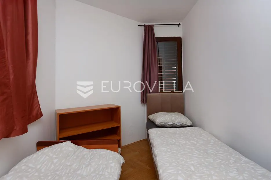 krk, uređen dvosoban apartman blizu mora, terasa s pogledom - slika 5