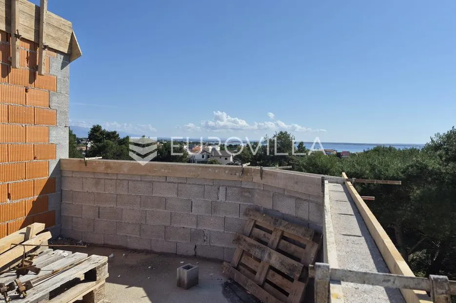 vir, apartman na 2. katu s krovnom terasom i pogledom na more - slika 8