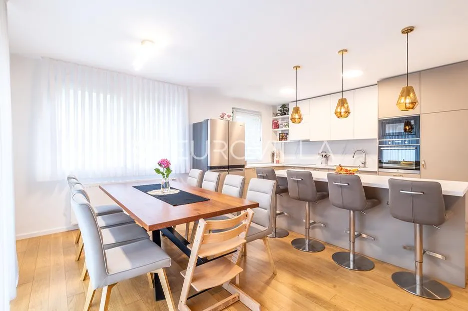 zagreb, vrapče, bolnička, luksuzan četverosoban stan s vrtom 140 m², garaža - slika 4