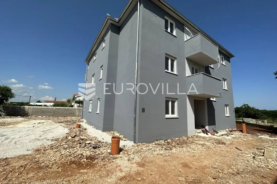 šišan, trosoban stan nkp 67 m2 i velikim vrtom od 204 m2 - slika 26
