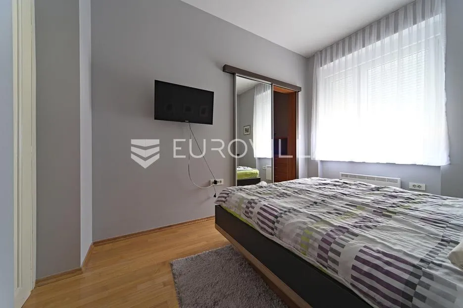 osijek, centar, najam uređenog četverosobnog stana površine 94 m² - slika 14