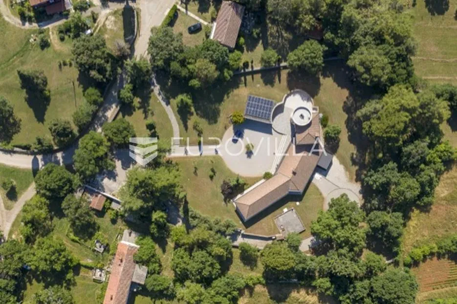 unikatna dvorac, vila u istri, barban okolica, s bazenom i prostranom okućnicom - slika 4